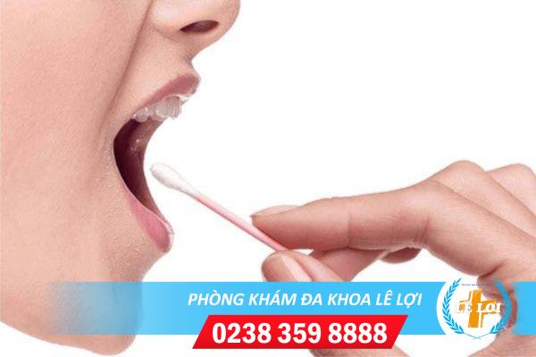 Mụn nước ở môi có sao không?